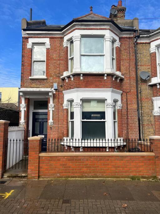 Four Bedroom Modern Victorian Wandsworth House Londýn Exteriér fotografie