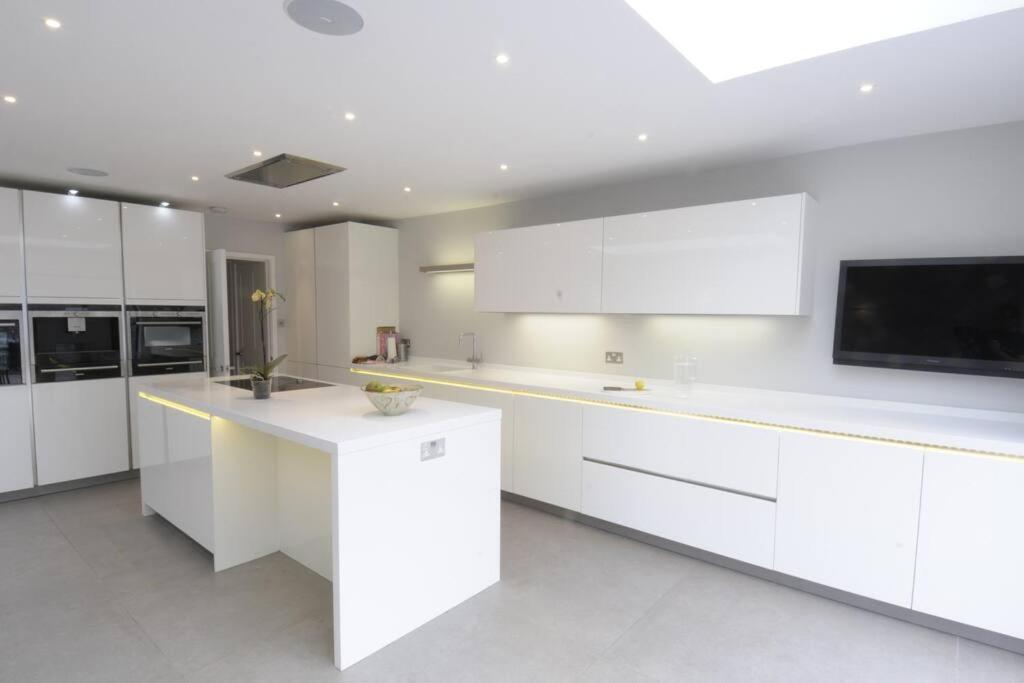 Four Bedroom Modern Victorian Wandsworth House Londýn Exteriér fotografie