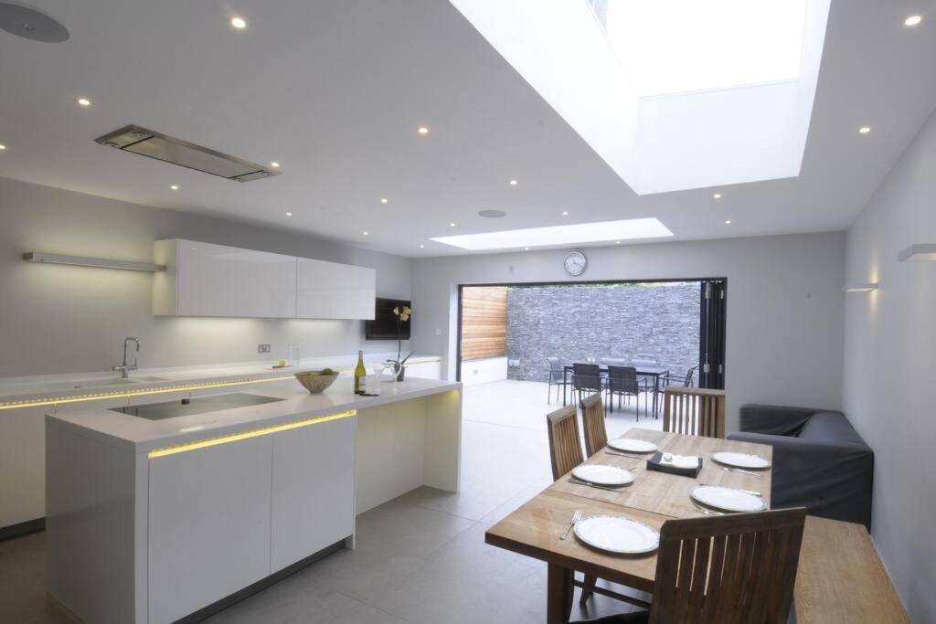 Four Bedroom Modern Victorian Wandsworth House Londýn Exteriér fotografie